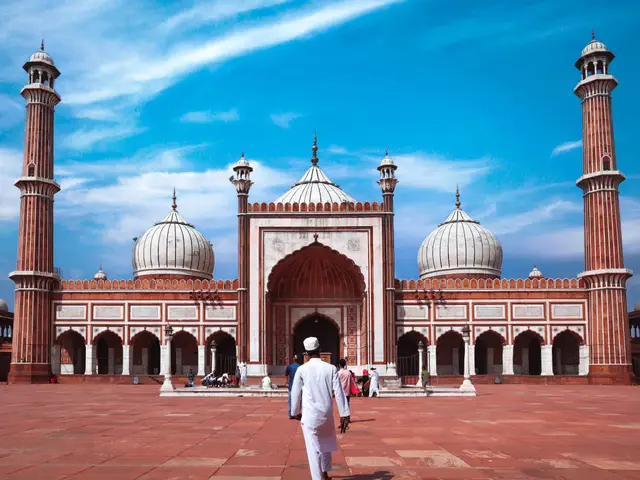 16 Days India and Nepal Tour: Delhi, Jaipur, Agra, Varanasi, Khajuraho, Kathmandu and Pokhara